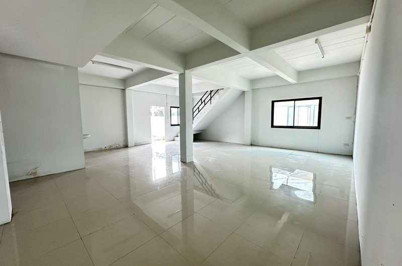 For sale: 2 commercial buildings in front of The Perfect Town Village, Sriracha, Chonburi