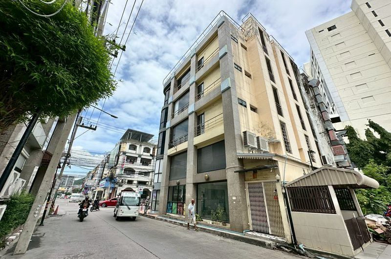 For sale: 2 commercial buildings, Sriracha community, on Sriracha Nakhon 3 Road, near Robinson Department Store