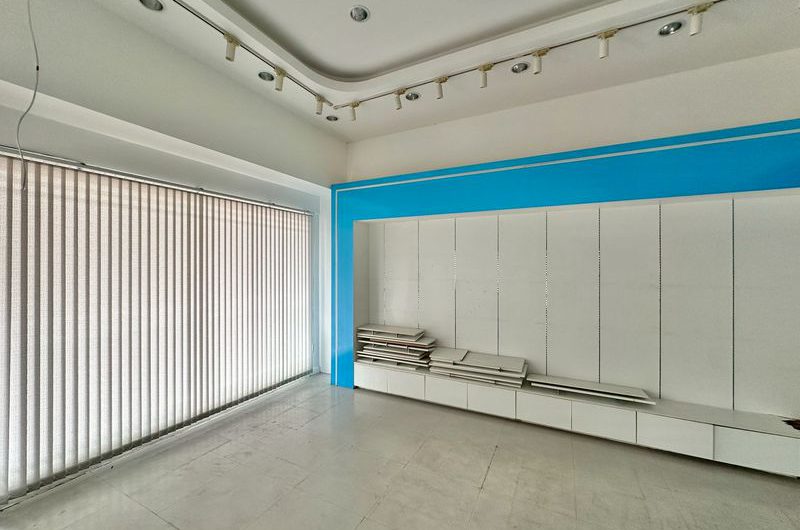 For sale: 2 commercial buildings, Sriracha community, on Sriracha Nakhon 3 Road, near Robinson Department Store