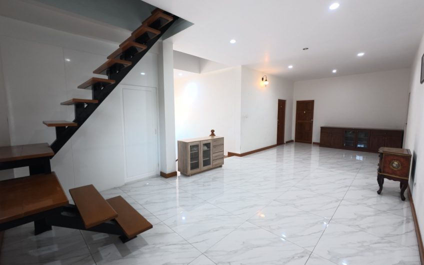 Luxurious detached house, move in ready, near Bangsaen Beach, Nong Mon, very premium location