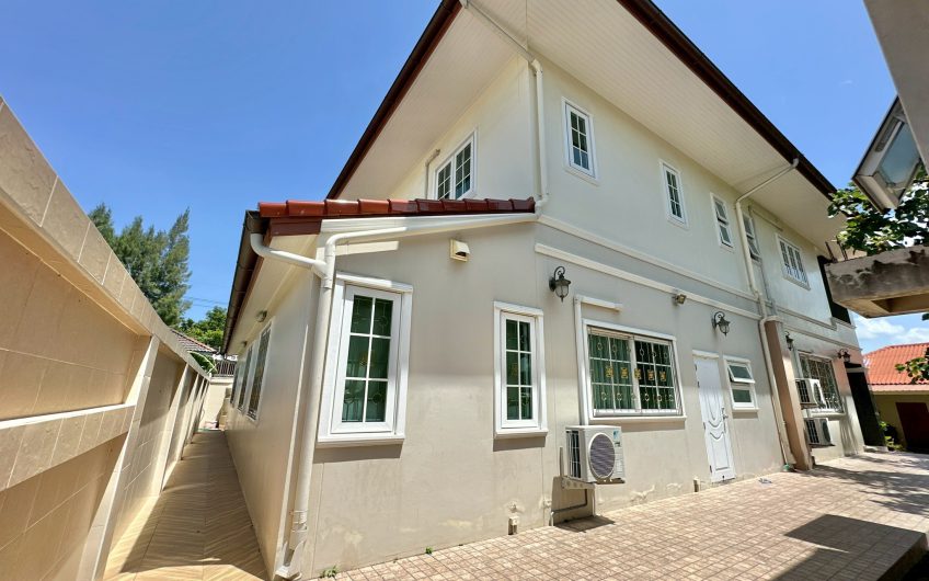 Luxurious detached house, move in ready, near Bangsaen Beach, Nong Mon, very premium location