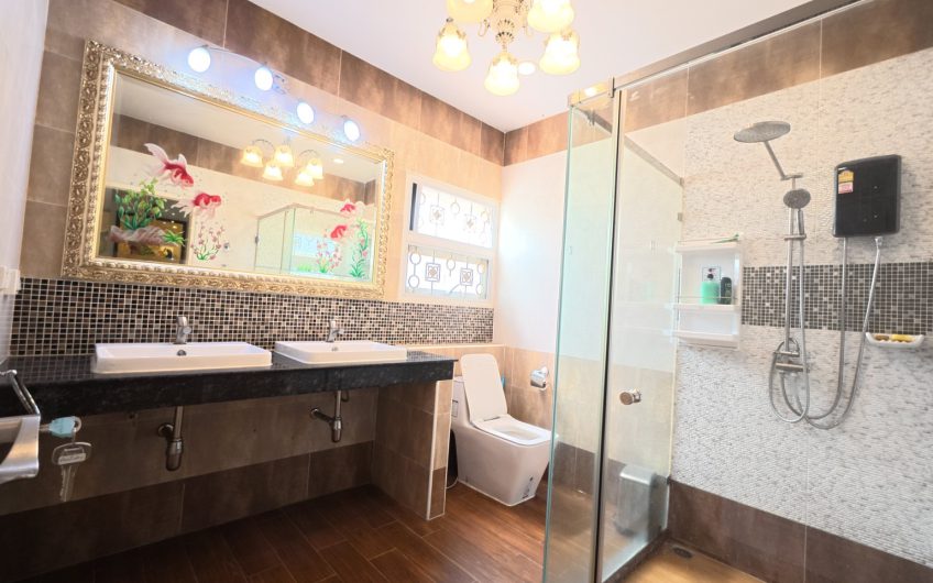 Luxurious detached house, move in ready, near Bangsaen Beach, Nong Mon, very premium location