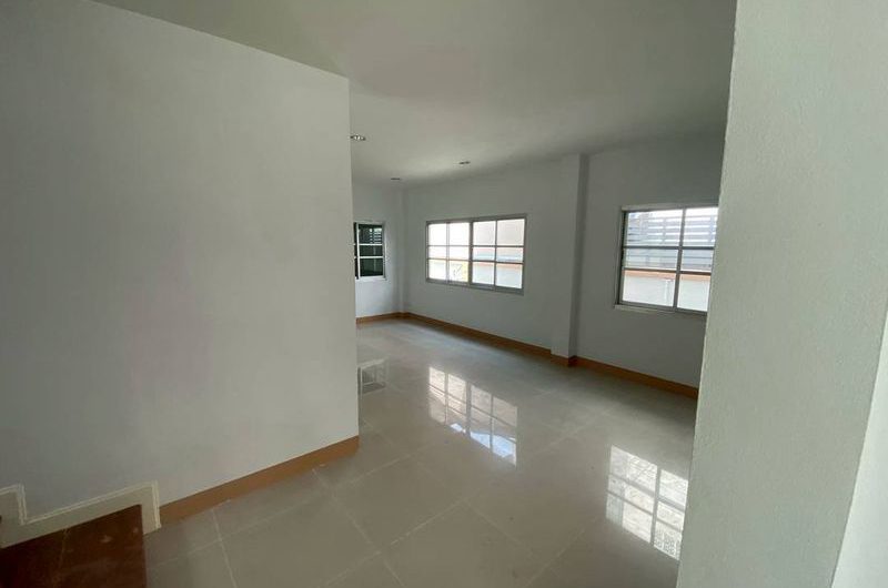Second-hand detached house for sale, newly renovated, Thara Dara Village project, Sriracha, Chonburi
