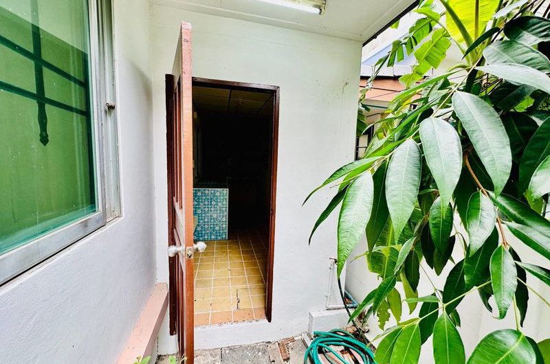 Two-storey detached house for sale in Bangsaen District, large house, Piyawat Village, Ban Puk, Chonburi