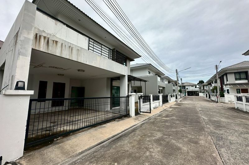 Cheap detached house for sale, large house, Sriracha area, The Complete Sriracha project