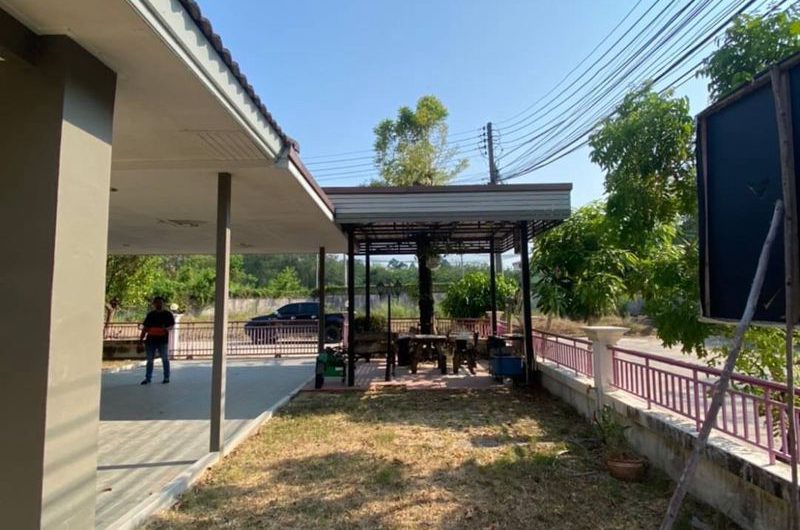 For sale or rent, a large, second-hand detached house with a lot of space, Thara Dara Village, Sriracha, Chonburi