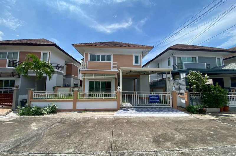 Second-hand detached house for sale, newly renovated, Thara Dara Village project, Sriracha, Chonburi