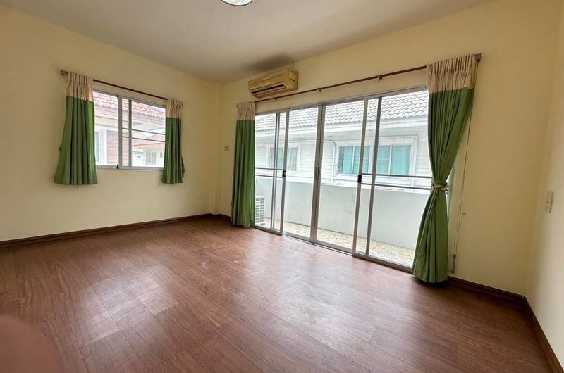 Two-storey detached house for sale in Bangsaen District, large house, Piyawat Village, Ban Puk, Chonburi