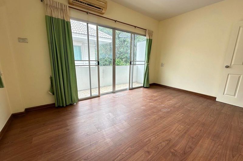 Two-storey detached house for sale in Bangsaen District, large house, Piyawat Village, Ban Puk, Chonburi