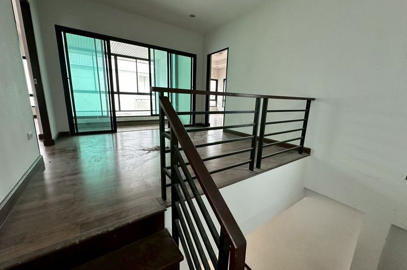 Cheap detached house for sale, large house, Sriracha area, The Complete Sriracha project
