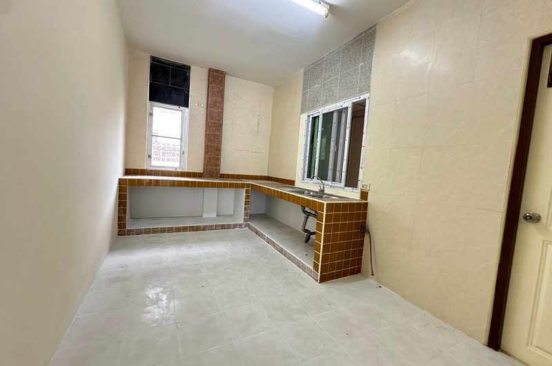 Two-storey detached house for sale in Bangsaen District, large house, Piyawat Village, Ban Puk, Chonburi