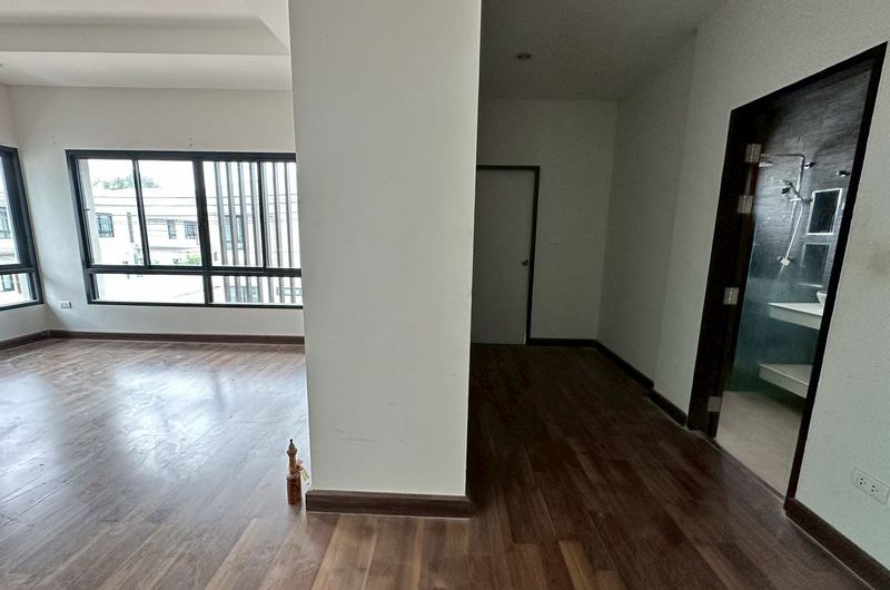Cheap detached house for sale, large house, Sriracha area, The Complete Sriracha project
