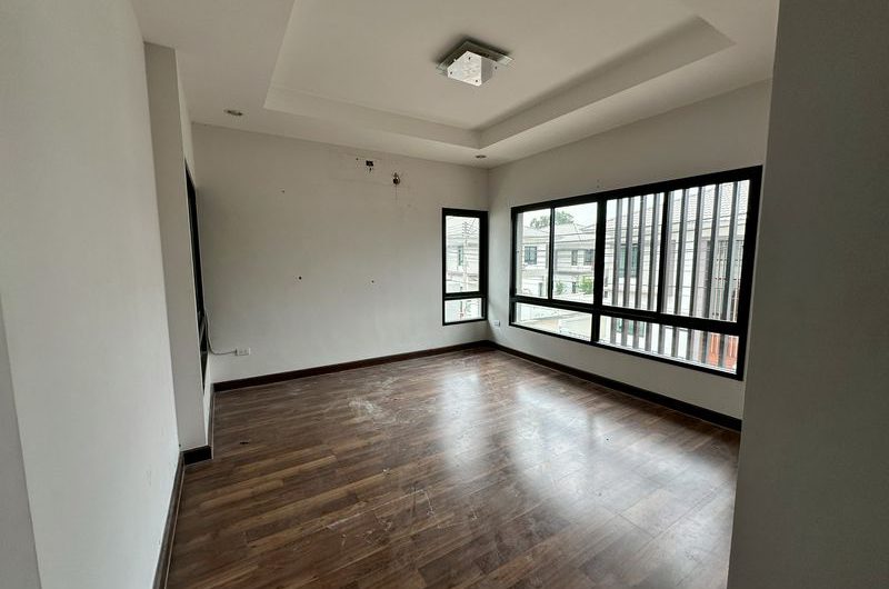 Cheap detached house for sale, large house, Sriracha area, The Complete Sriracha project