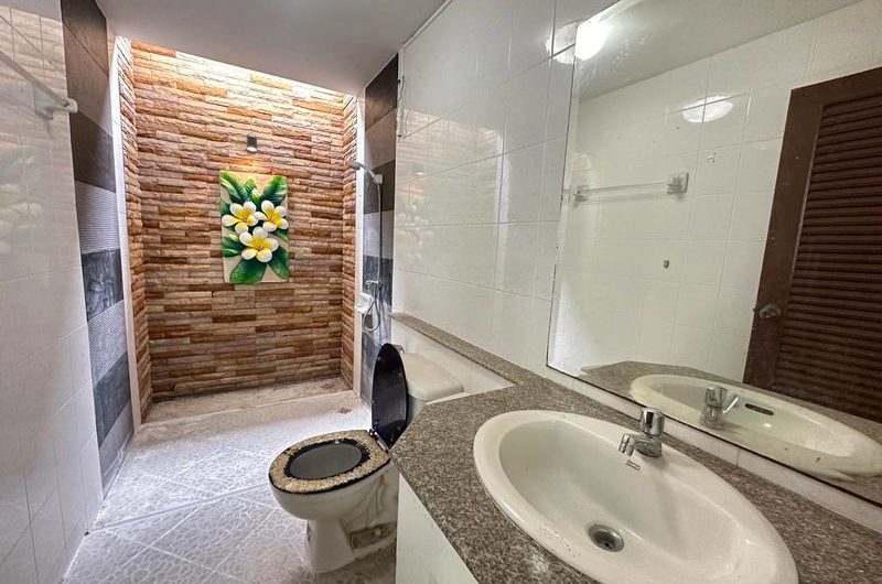 Two-storey detached house for sale in Bangsaen District, large house, Piyawat Village, Ban Puk, Chonburi