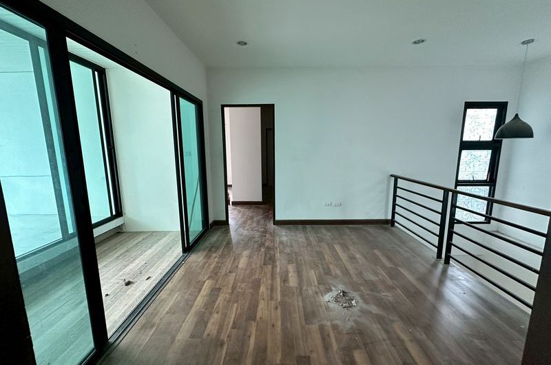 Cheap detached house for sale, large house, Sriracha area, The Complete Sriracha project