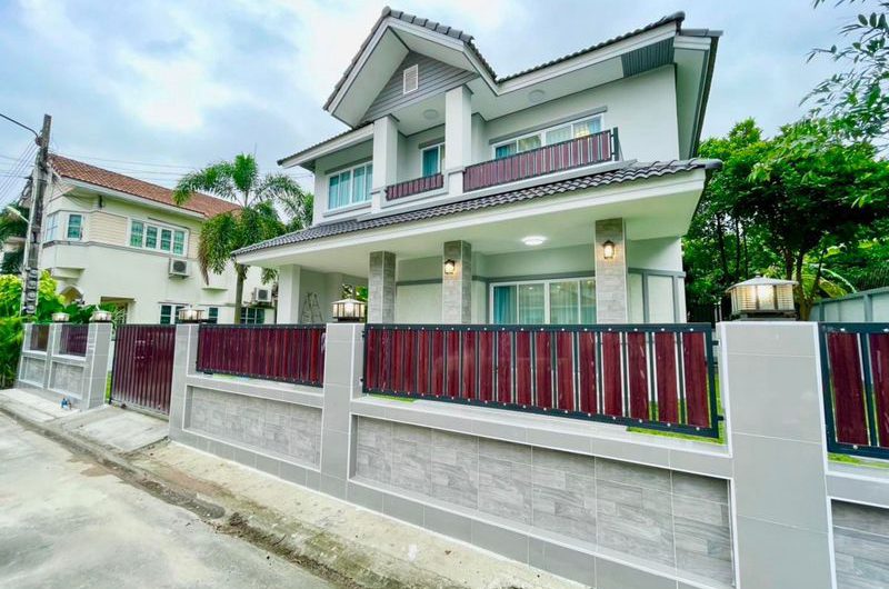 ขายบ้านเดี่ยวมือสอง หมู่บ้านเปรมวรา ศรีราชา รีโนเวทใหม่ สไตล์มินิมอล พร้อมเข้าอยู่