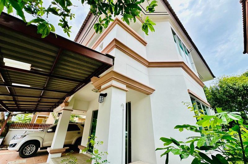 Two-storey detached house for sale in Bangsaen District, large house, Piyawat Village, Ban Puk, Chonburi