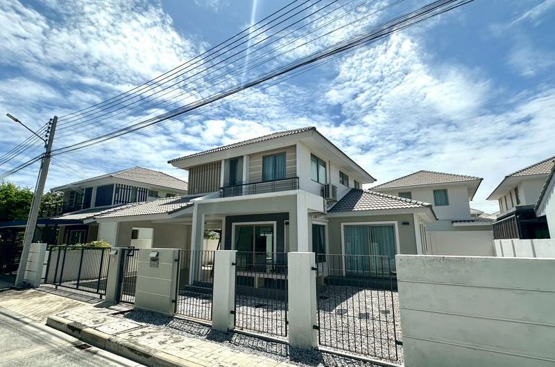 ขาย ให้เช่า บ้านเดี่ยวพร้อมอยู่ โครงการ แกรนด์ วัลเล่ สุขุมวิท-เลี่ยงหนองมน ชลบุรี