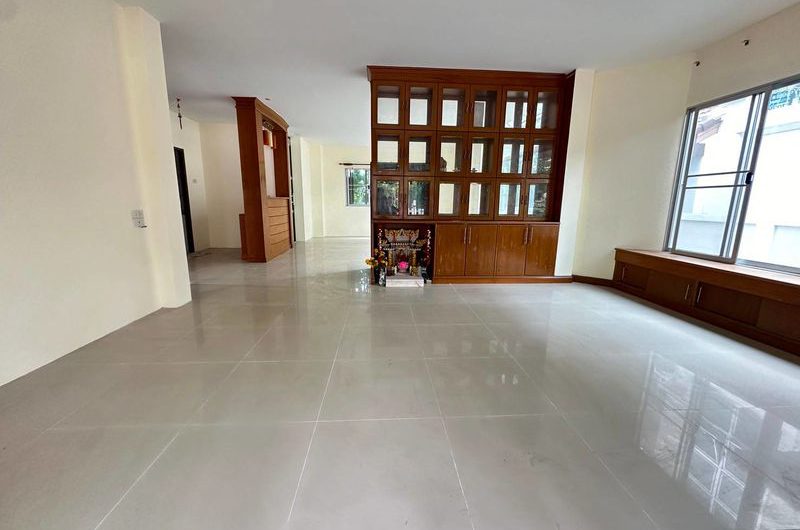 Two-storey detached house for sale in Bangsaen District, large house, Piyawat Village, Ban Puk, Chonburi
