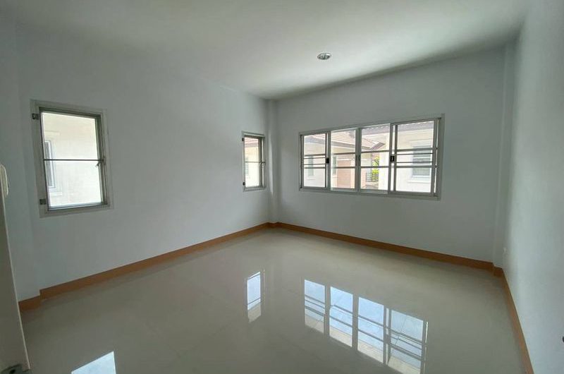 Second-hand detached house for sale, newly renovated, Thara Dara Village project, Sriracha, Chonburi