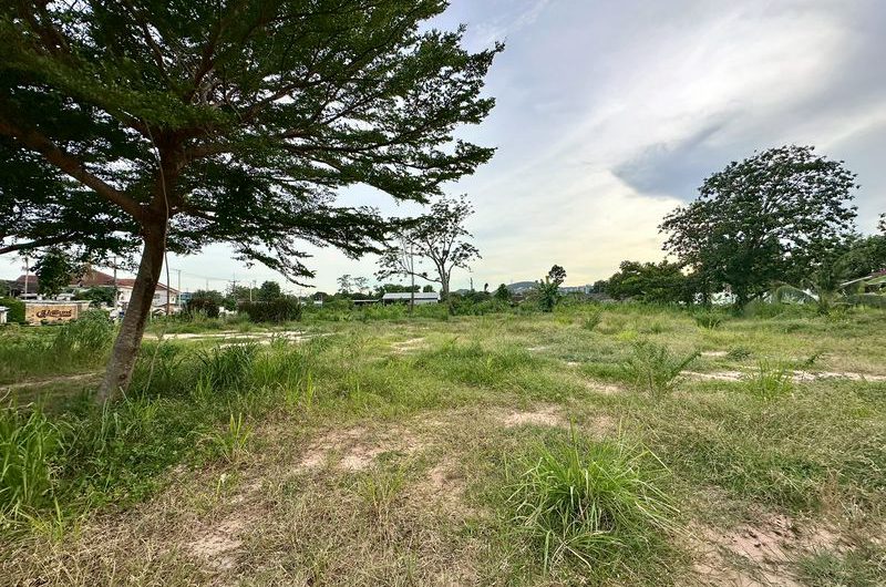 Land for sale in Sriracha District, high potential location, city center, community area