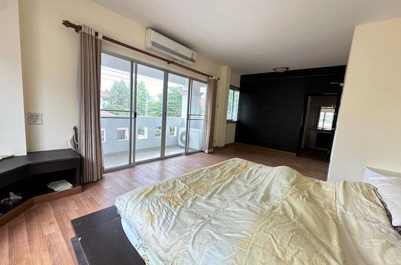 Two-storey detached house for sale in Bangsaen District, large house, Piyawat Village, Ban Puk, Chonburi
