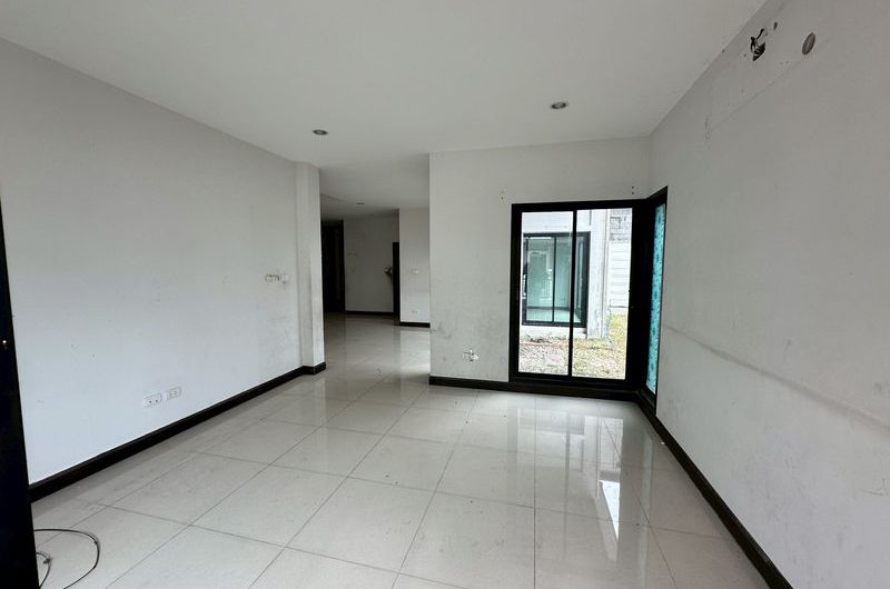 Cheap detached house for sale, large house, Sriracha area, The Complete Sriracha project