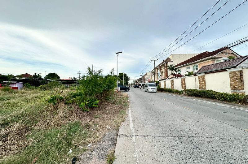 Land for sale in Sriracha District, high potential location, city center, community area
