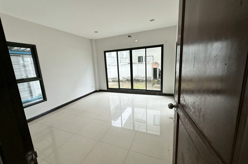 Cheap detached house for sale, large house, Sriracha area, The Complete Sriracha project