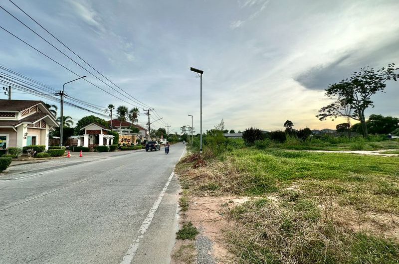 Land for sale in Sriracha District, high potential location, city center, community area