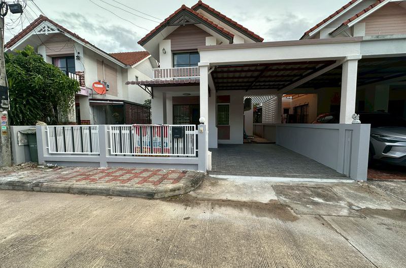 บ้านเดี่ยวมือสองศรีราชา รีโรเวทใหม่ ทำเลดี แหล่งชุมชน มบ.โฮมทาวน์ศรีราชา