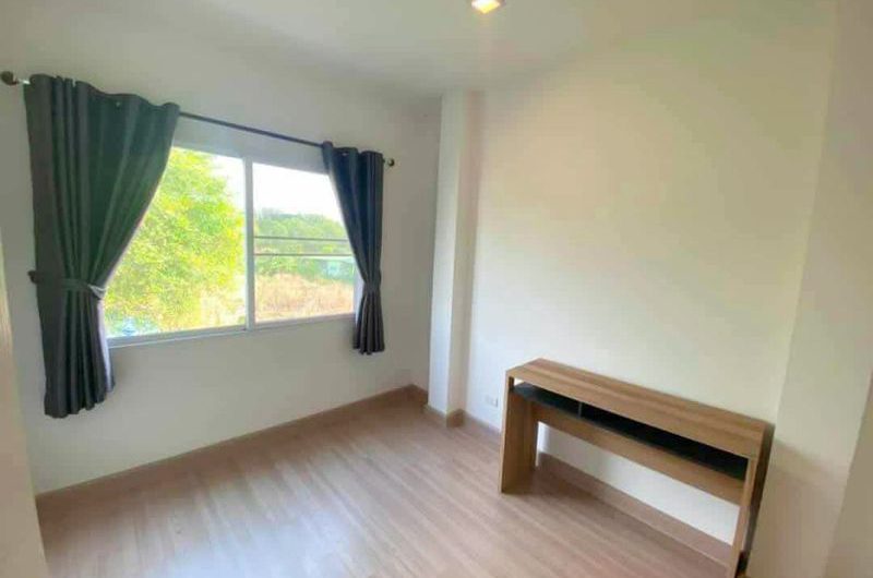 Semi-detached house for sale in Sriracha, fully furnished, great location, Trio Town Assumption Sriracha project