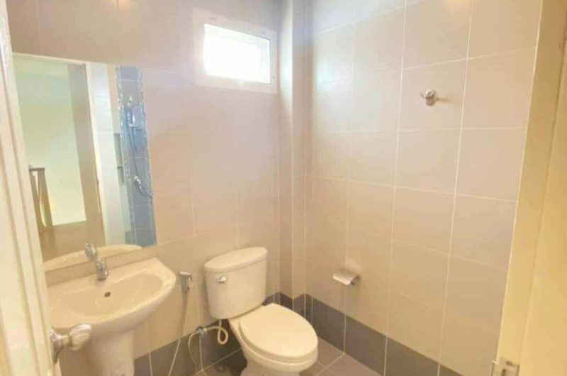 Semi-detached house for sale in Sriracha, fully furnished, great location, Trio Town Assumption Sriracha project