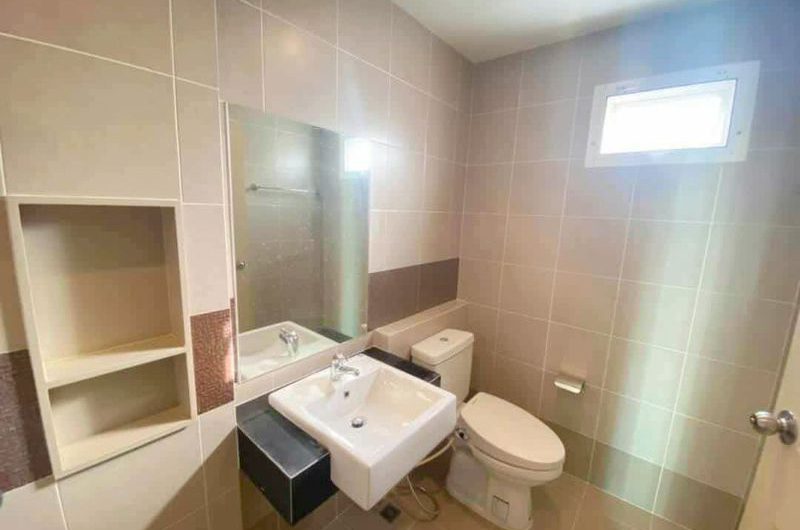 Semi-detached house for sale in Sriracha, fully furnished, great location, Trio Town Assumption Sriracha project