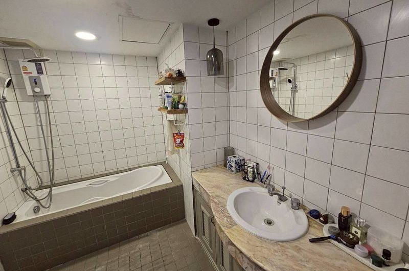 Luxury condo for sale, cheap price, Panya Resort Bang Phra, newly decorated room,  move in ready