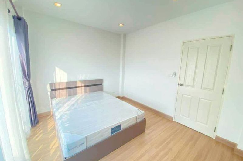 Semi-detached house for sale in Sriracha, fully furnished, great location, Trio Town Assumption Sriracha project