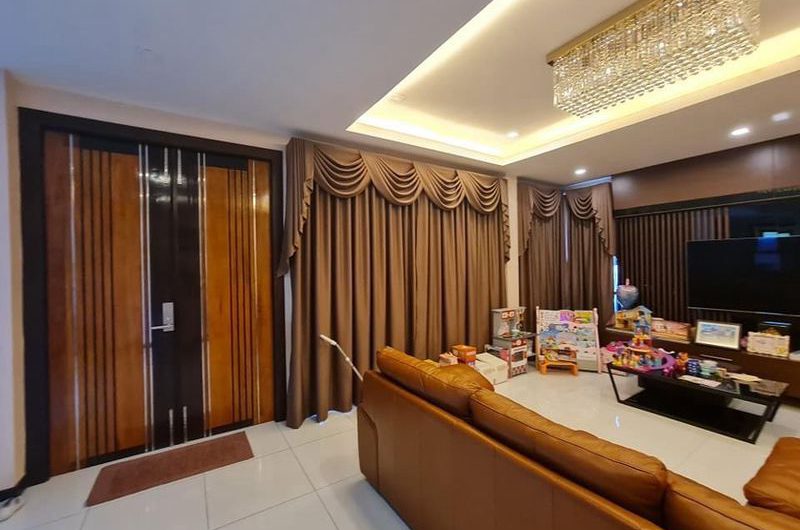 ขายบ้านเดี่ยวสุดหรู หมู่บ้านนคราทรัพย์ สไตล์ Modern Tropical 2 ชั้น