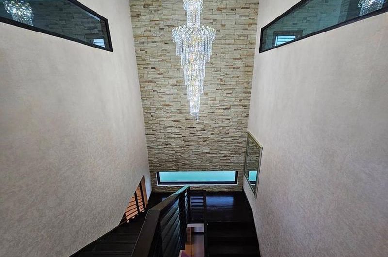 ขายบ้านเดี่ยวสุดหรู หมู่บ้านนคราทรัพย์ สไตล์ Modern Tropical 2 ชั้น