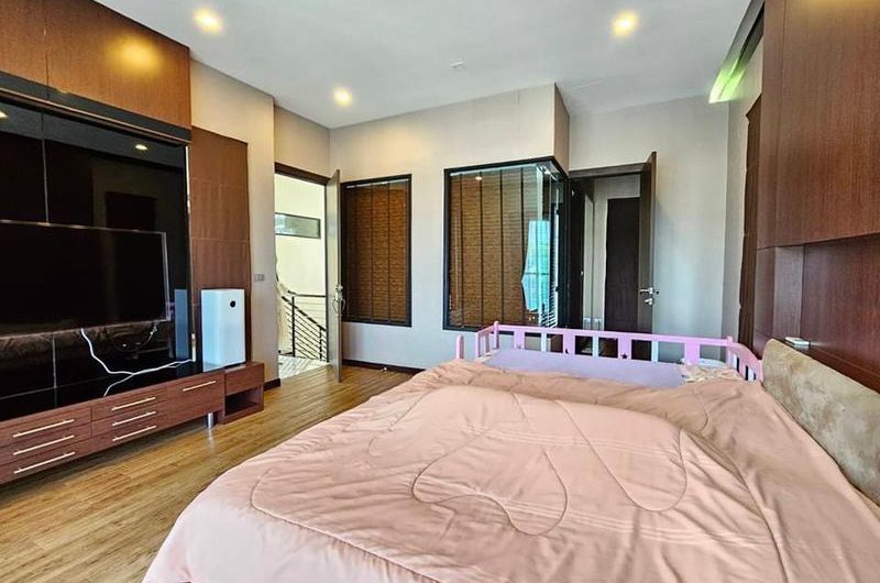 ขายบ้านเดี่ยวสุดหรู หมู่บ้านนคราทรัพย์ สไตล์ Modern Tropical 2 ชั้น
