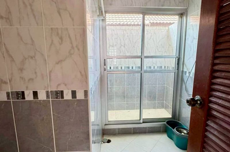 Two-story detached house for rent, large house, Thara Dara Village, Sriracha, Chonburi