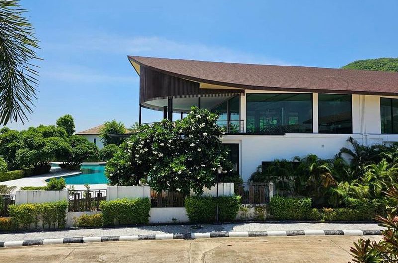 ขายบ้านเดี่ยวสุดหรู หมู่บ้านนคราทรัพย์ สไตล์ Modern Tropical 2 ชั้น