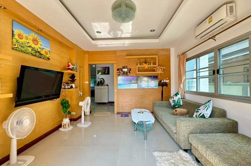 Two-story detached house for rent, large house, Thara Dara Village, Sriracha, Chonburi