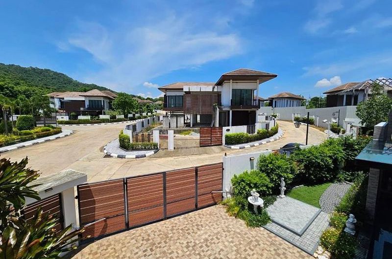 ขายบ้านเดี่ยวสุดหรู หมู่บ้านนคราทรัพย์ สไตล์ Modern Tropical 2 ชั้น