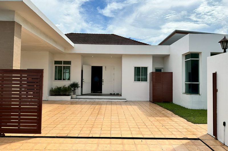 บ้านหรูสไตล์ญี่ปุ่น โครงการหมู่บ้าน Scarlet Villa Sriracha