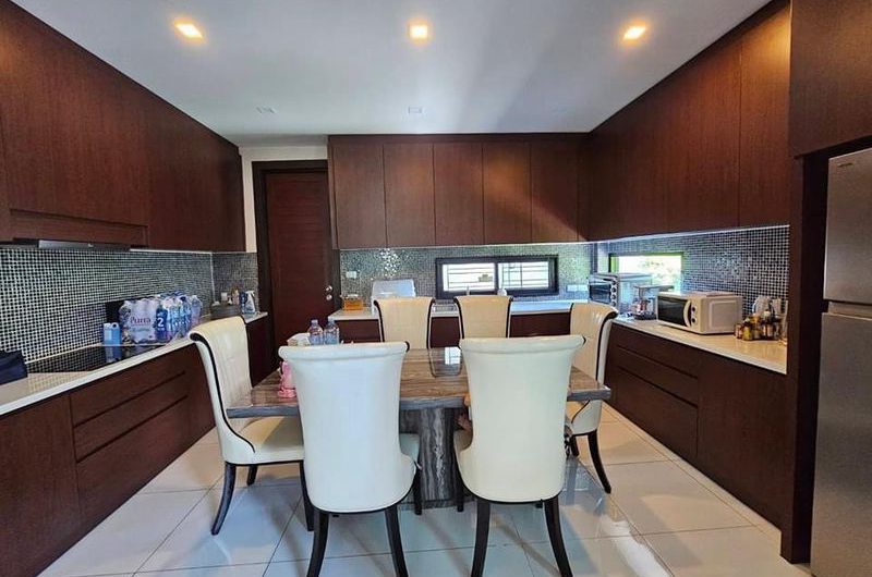ขายบ้านเดี่ยวสุดหรู หมู่บ้านนคราทรัพย์ สไตล์ Modern Tropical 2 ชั้น