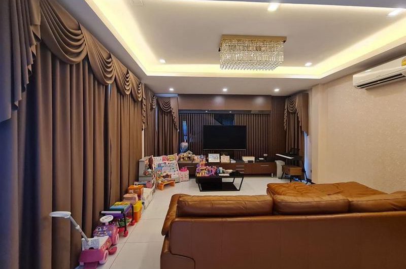 ขายบ้านเดี่ยวสุดหรู หมู่บ้านนคราทรัพย์ สไตล์ Modern Tropical 2 ชั้น