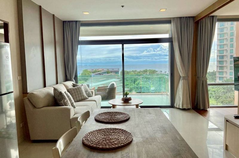 For rent: Casaluna Paradiso Condo Bangsaen, beachfront project, beautiful room, move in Ready