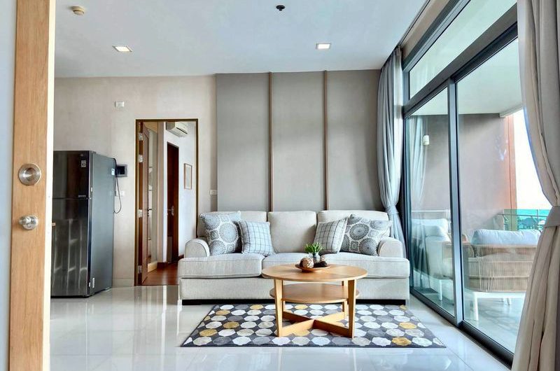 For rent: Casaluna Paradiso Condo Bangsaen, beachfront project, beautiful room, move in Ready
