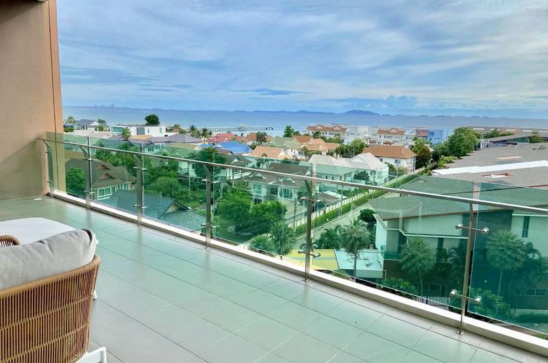 For rent: Casaluna Paradiso Condo Bangsaen, beachfront project, beautiful room, move in Ready