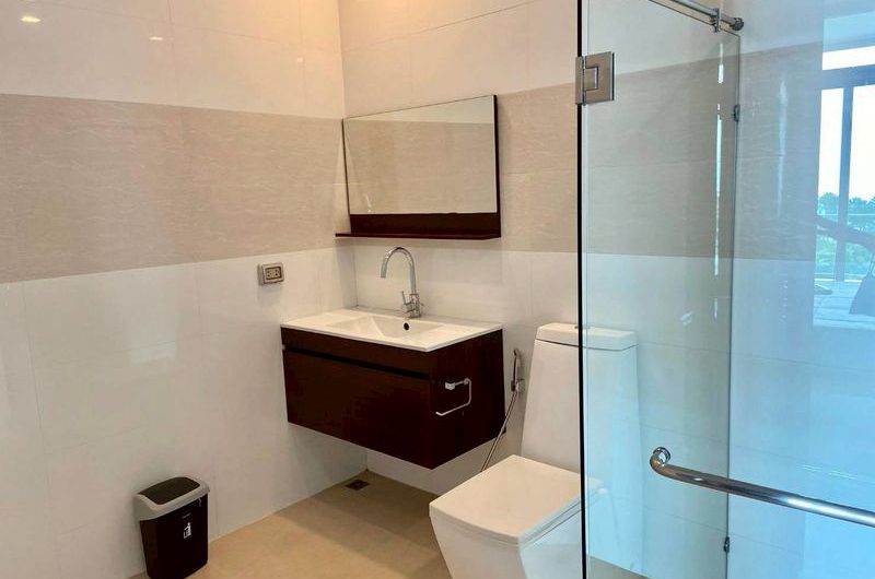 For rent: Casaluna Paradiso Condo Bangsaen, beachfront project, beautiful room, move in Ready